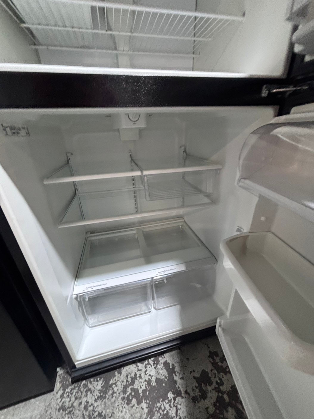 >>whirlpool 33” Top freezer fridge with ice maker ,black  used-refurbished #RRT13QB
