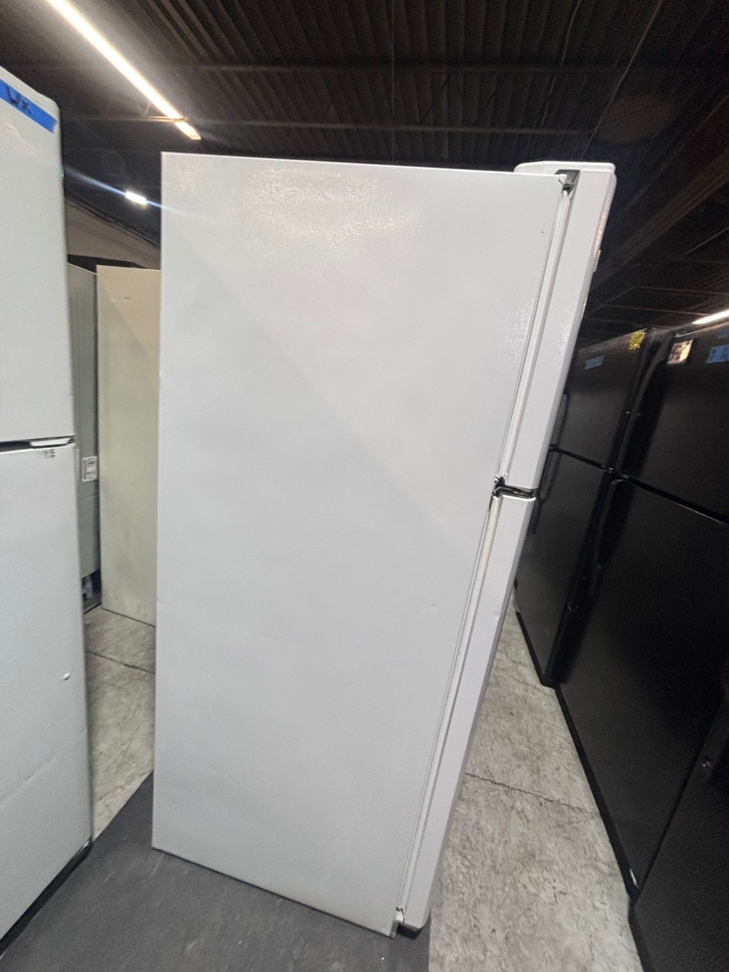 >>sale🎈frigidaire 30”18cu.ft -top freezer refrigerator white  color              -used refurbished 30” #F3FW6B