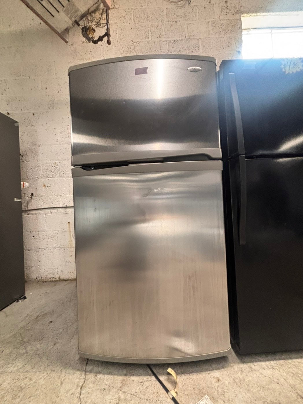 >Special🎈Whirlpool 33” Top freezer fridge in stainless steel color                 used-refurbished #RFZA213B