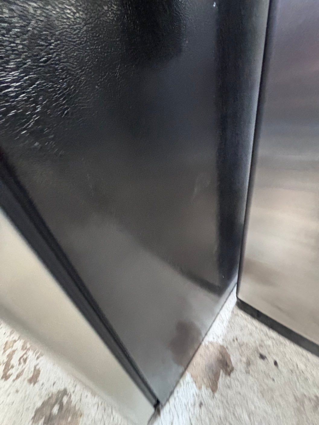 >>36” GE side by side Refrigerator and freezer silver (ice maker & water doesn’t work) doesn’t affect on the others functions.#ARW773B