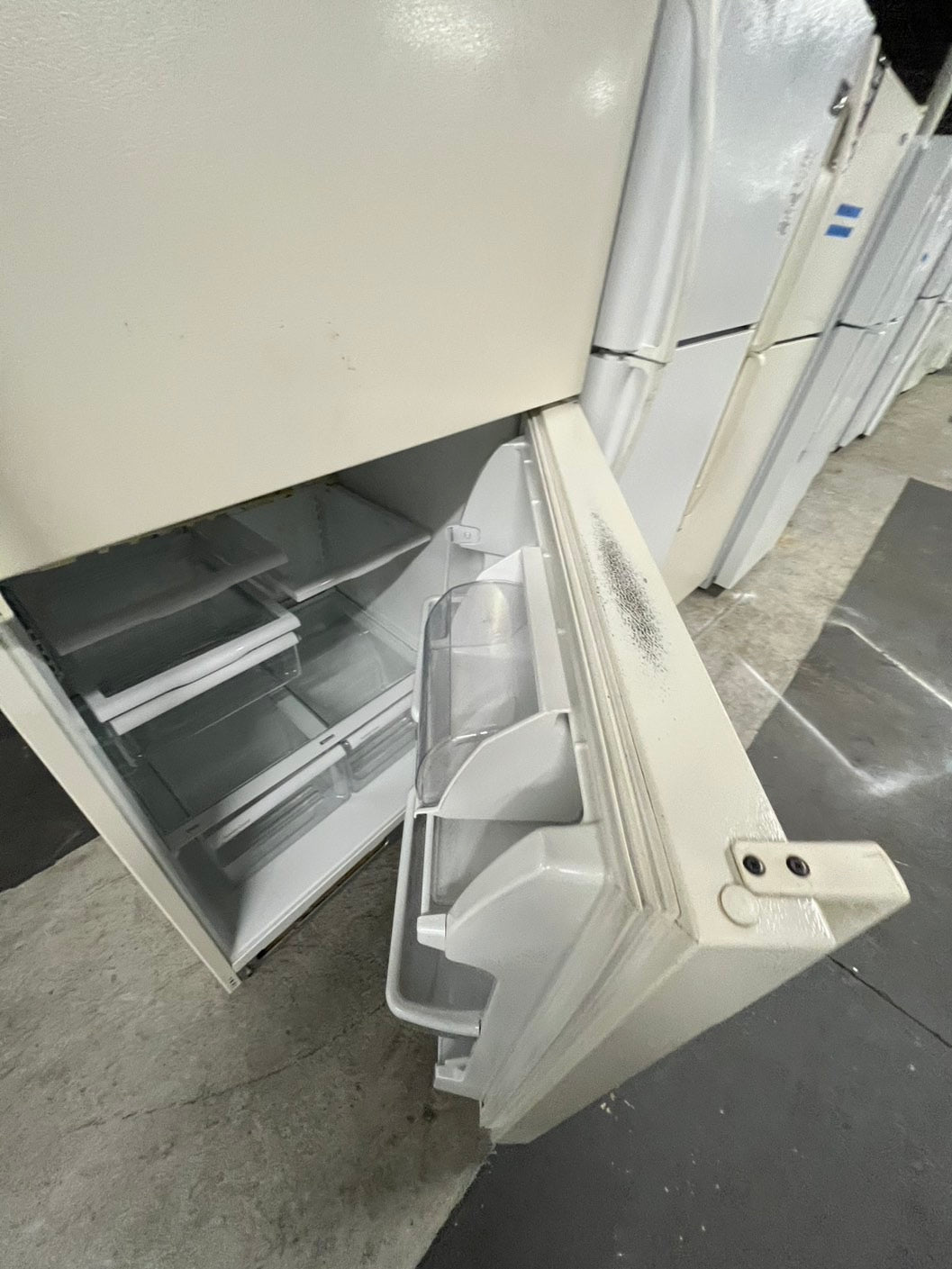 🎄Holiday Sale 🎁” Kenmore top freezer refrigerator off white used refurbished 33’ #RF770B