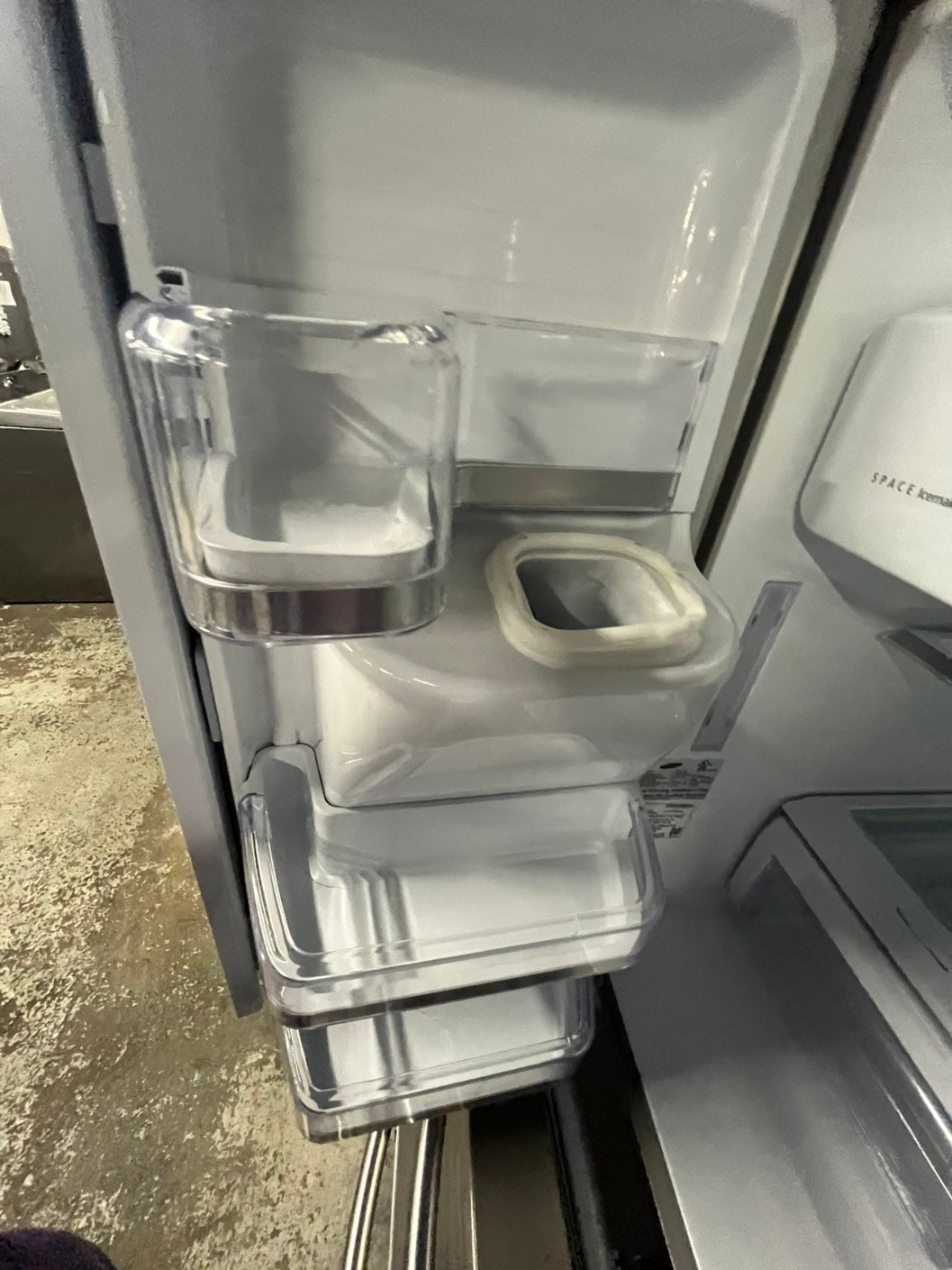 *🔥Black Friday Deal🔥Samsung 33” 4- door Refrigerator stainless steel w/ ice water dispenser 33" #RF36NB