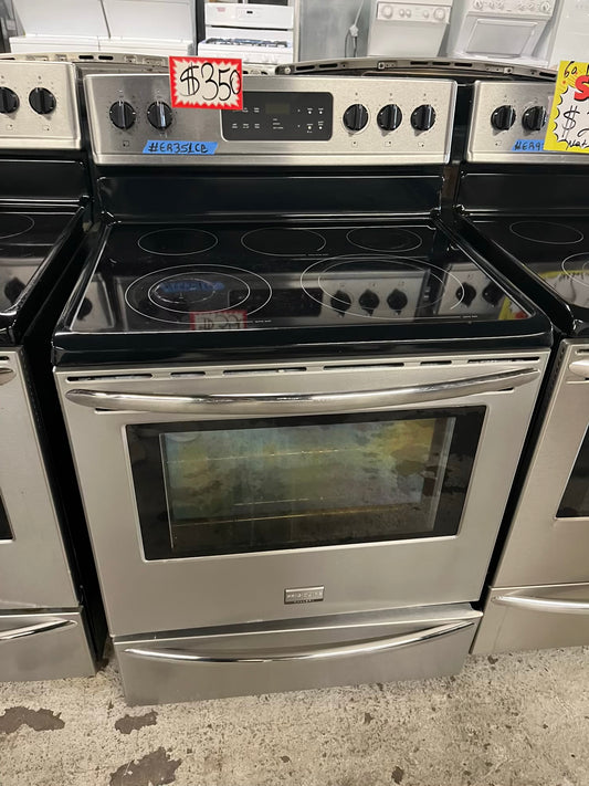 Frigidaire electric range stainless steel 5 burner warm zone bake broil self clean 30” item number #ER351CE