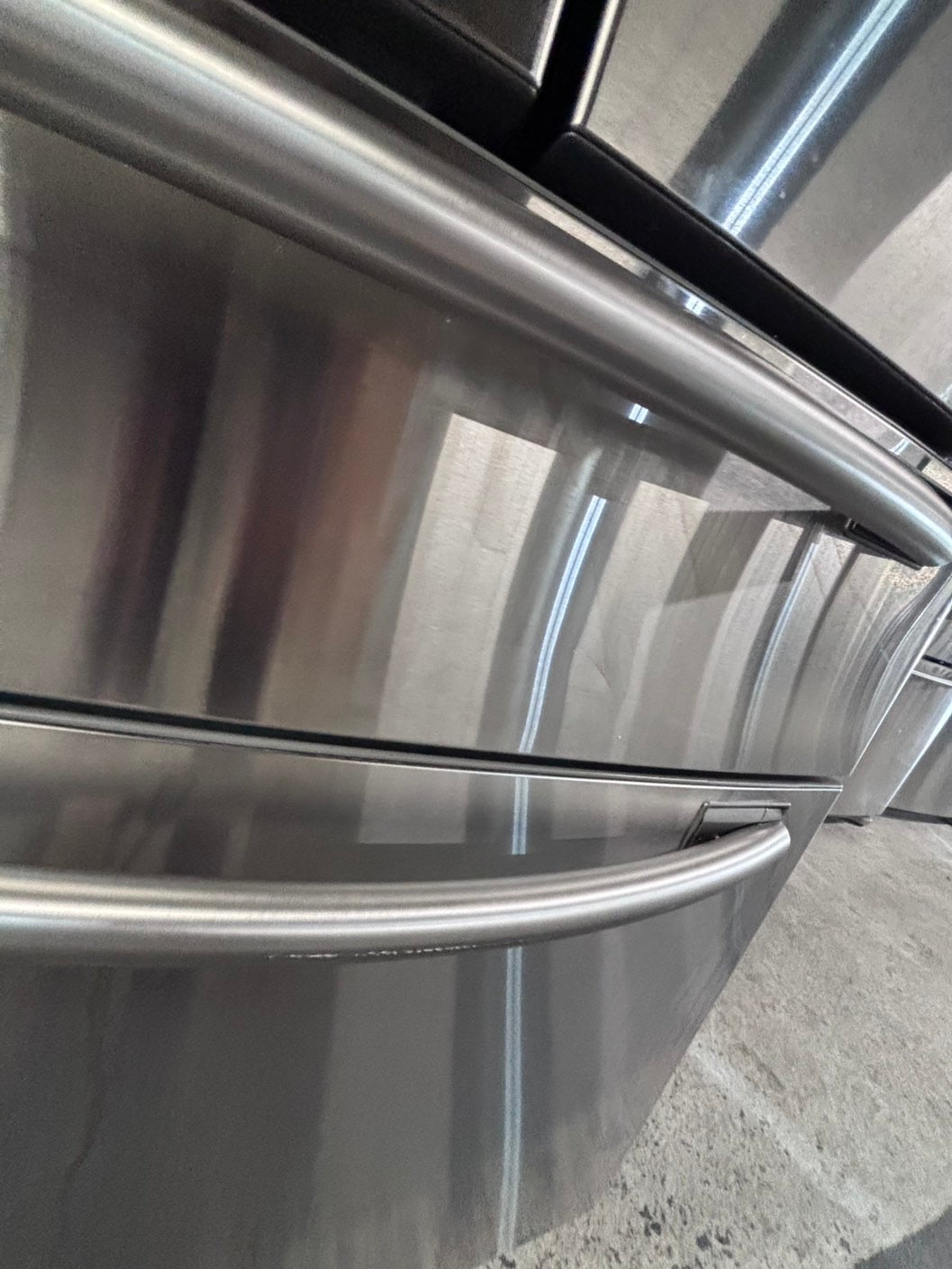 >*Samsung 4-doors French door Refrigerator 33w x 69h stainless steel w/ ice water dispenser 33" #RL7Q33QB
