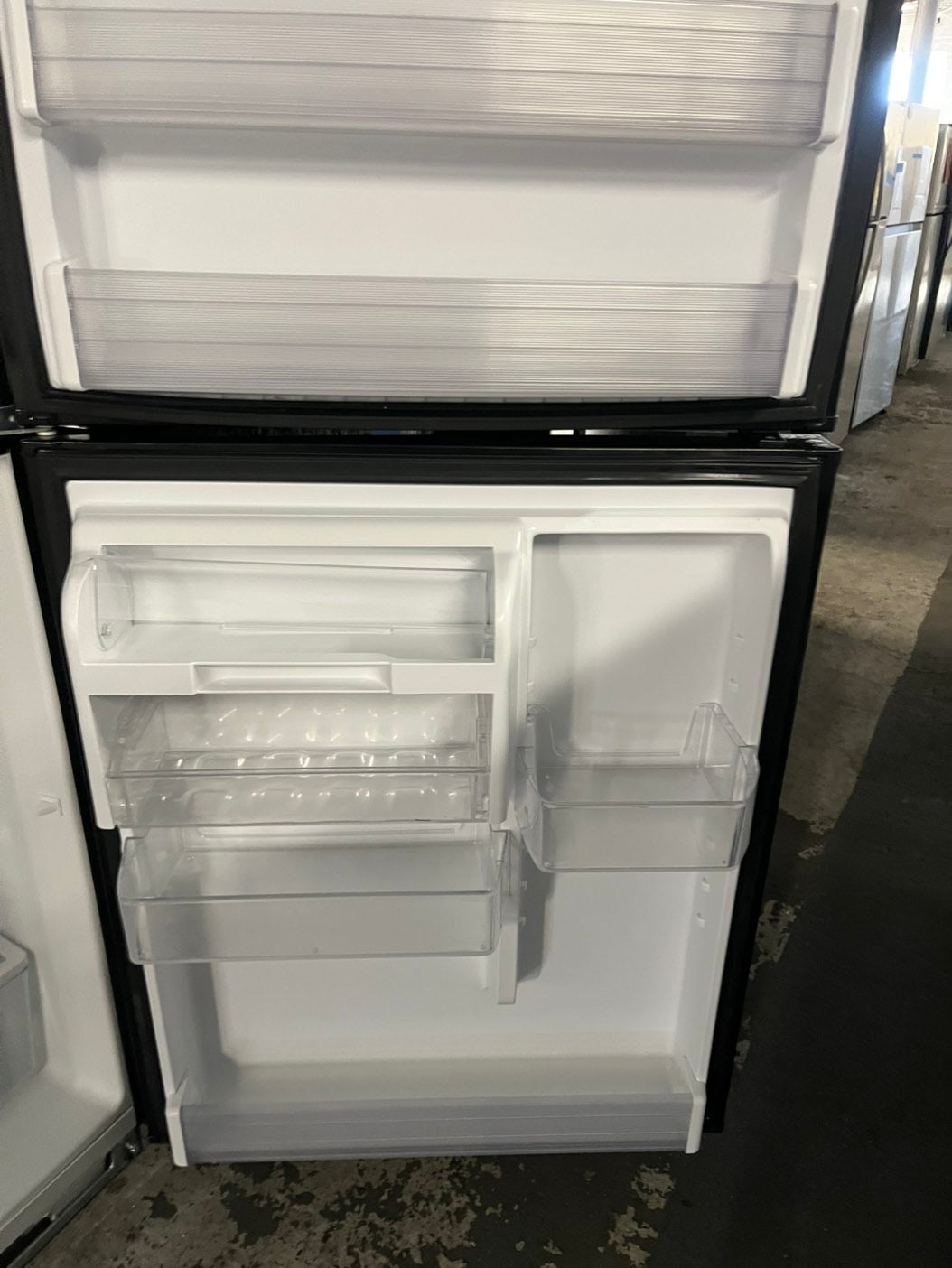 Whirlpool 33” Top freezer fridge  black refurbished #RFWH213B