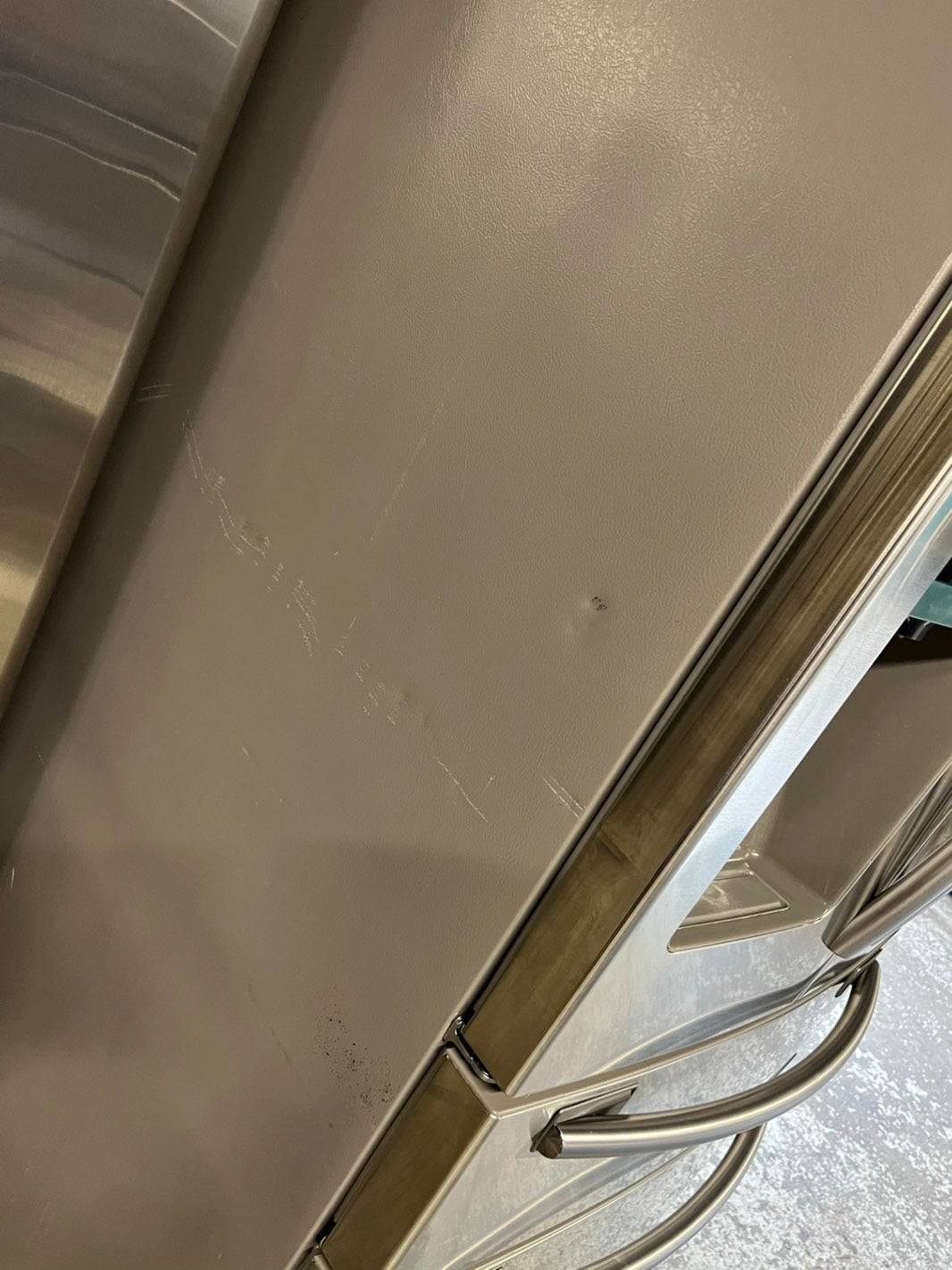 *🔥Black Friday Deal🔥Samsung 33” 4- door Refrigerator stainless steel w/ ice water dispenser 33" #RF36NB