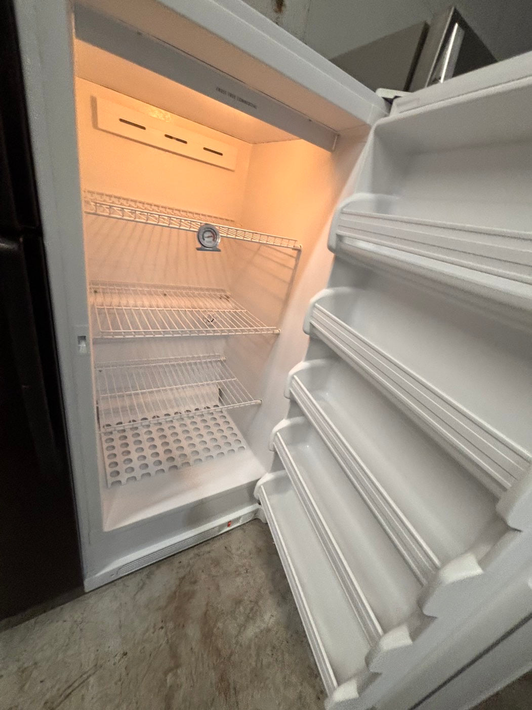 >*special 💥Frigidaire up-right freezer white 14.cu.ft Refurbished-used #FKU2114B