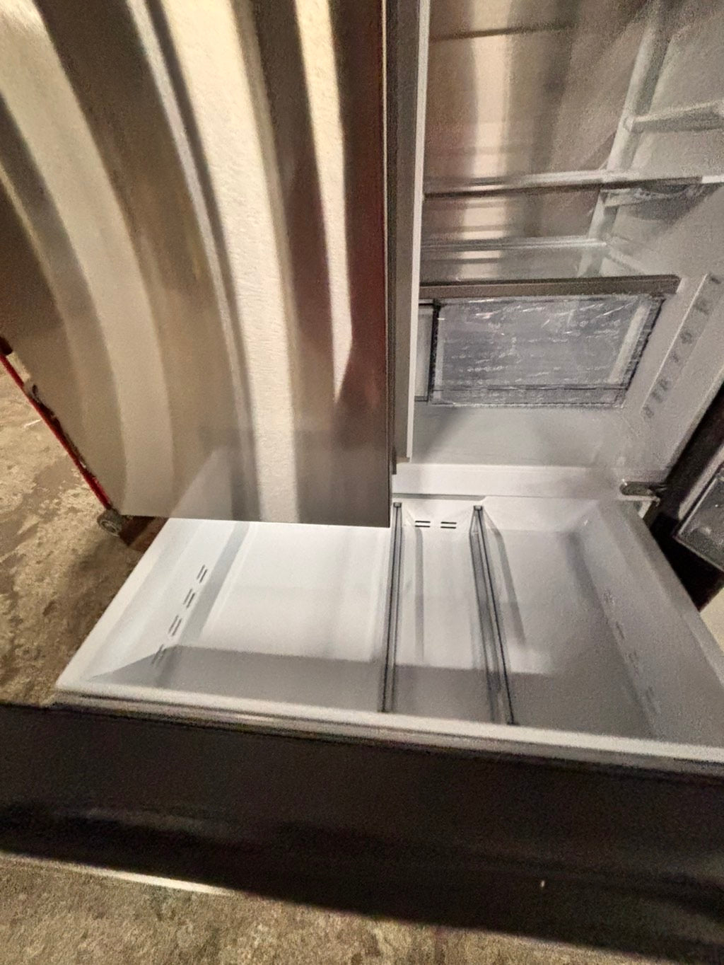 >special 🔥New open box (costumer return ) Counter Depth 4-Door French Door Refrigerator. A revolution in convenience and design, the concealed Beverage Center features both a water dispenser and ice maker 
#RFSZ51YB (Copy)
