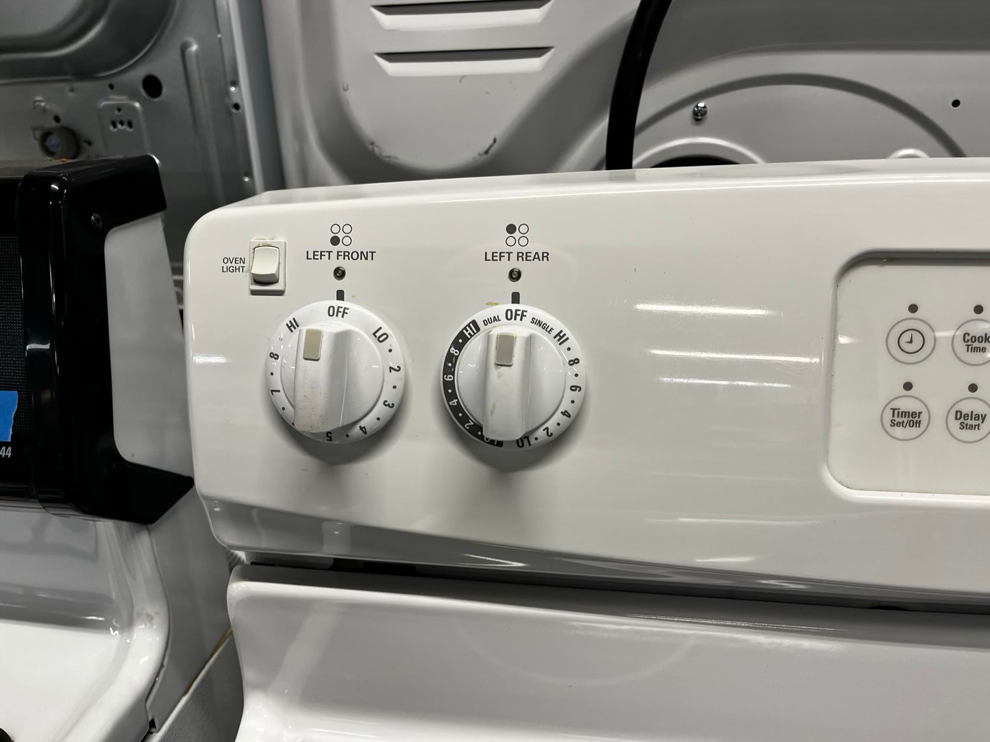 Kenmore electric 220v range 4 burner self clean in off white 30” Stock number #RE8935BB