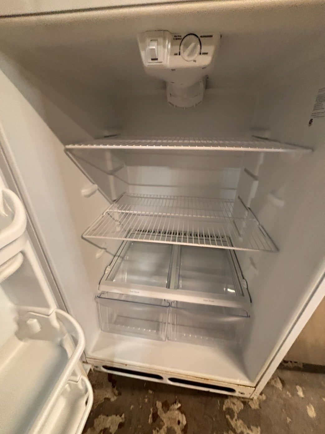 >*frigidaire 30”x 66h ,18cu.ft -top freezer refrigerator working 💯 white  color -used refurbished 30”  #TB4WYCB
