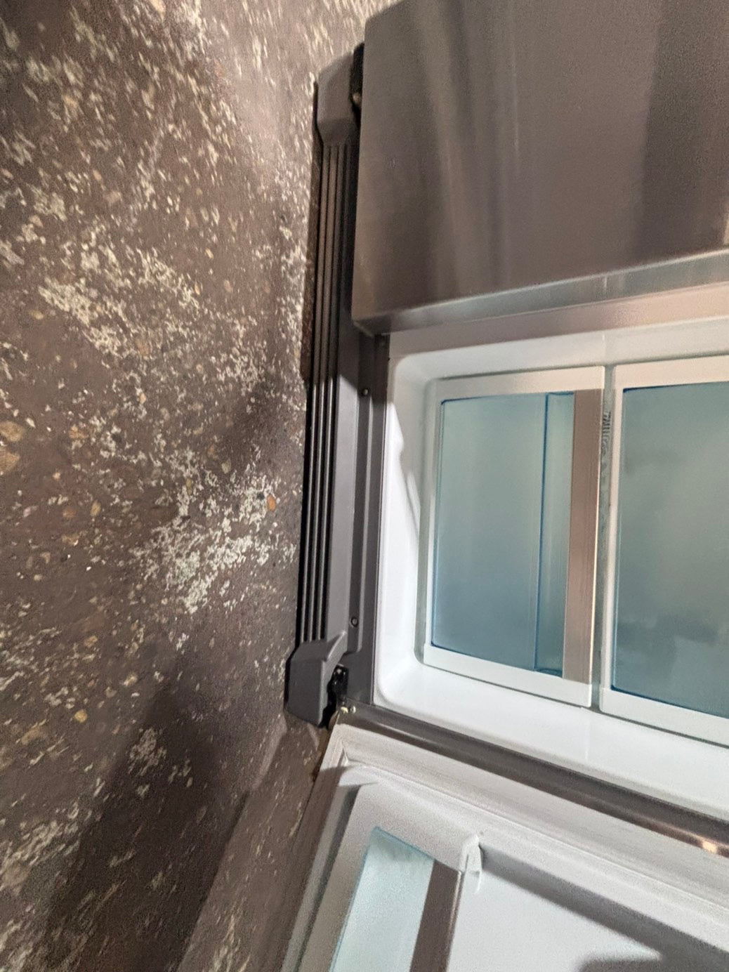 >*36”Bosch counter depth side by side doors  fridge stainless steel color  (ice maker  doesn’t work) only water 💦 dispenser works !doesn’t affect on the others functions. 36” #BS41VWB