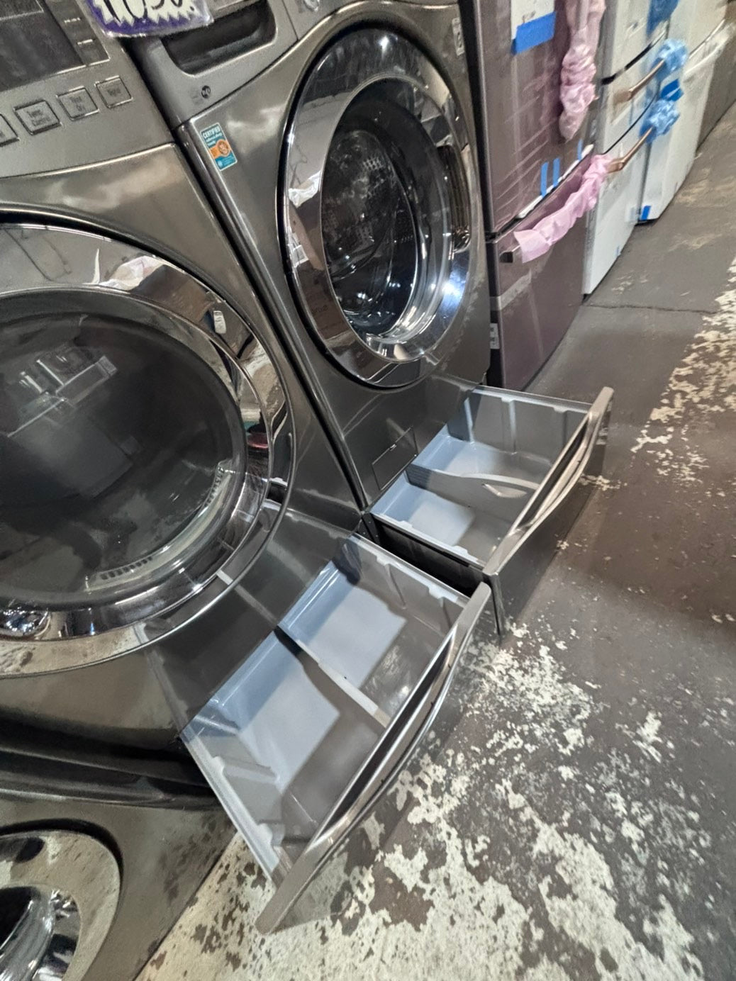 >>used- LG  Kenmore  front load washer & dryer set  electric 220v large  capacity with pedestals in gray (silver) color 27” #PS3EASET