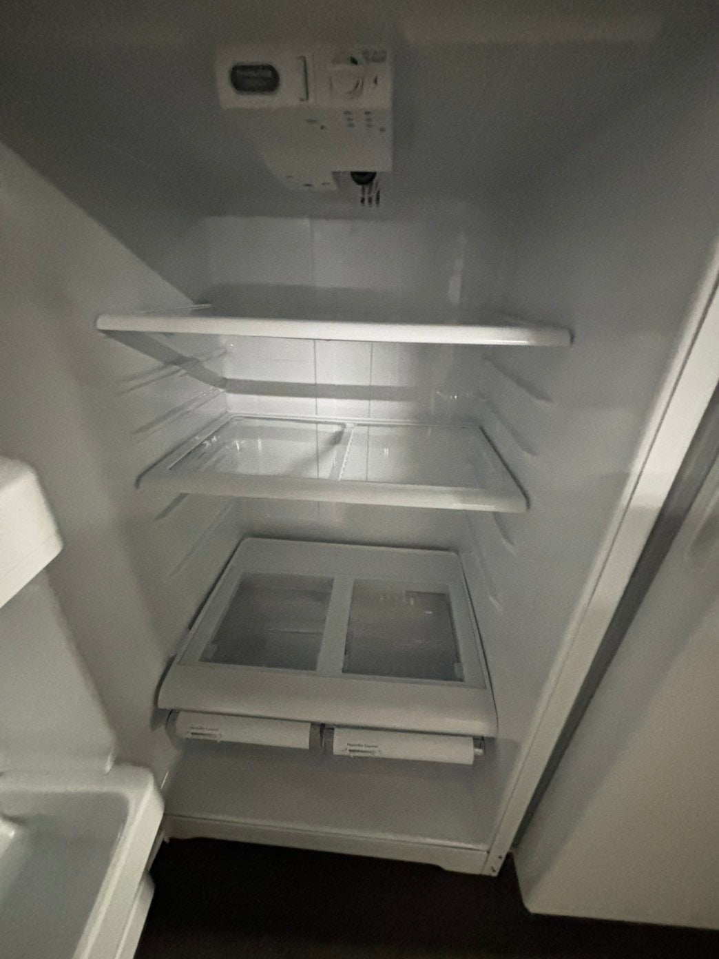 >28”Ge top freezer fridge white used-refurbished #RFL81B