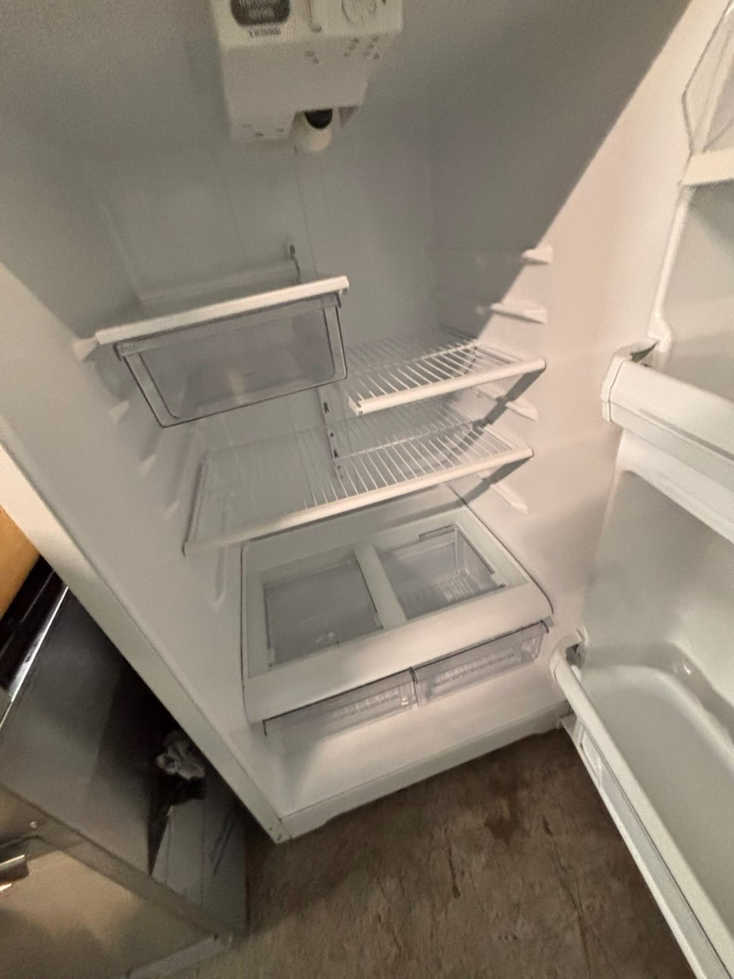 }}28”w x 68 1/2h. Whirlpool  top freezer fridge white color   working 💯  used-refurbished #FWGETSRB