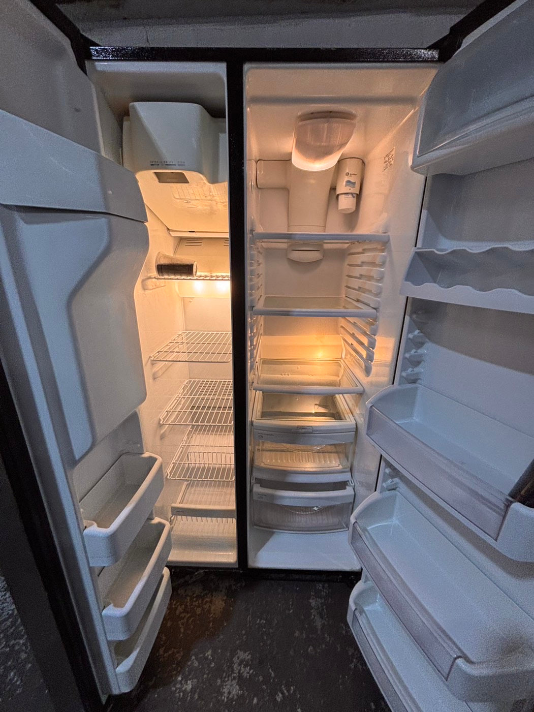 >*SPECIAL🔥🔥36” x 69h x 28”depth GE side by side Refrigerator and freezer stainless steel w/ice water dispenser 36” #SBW2RZB
