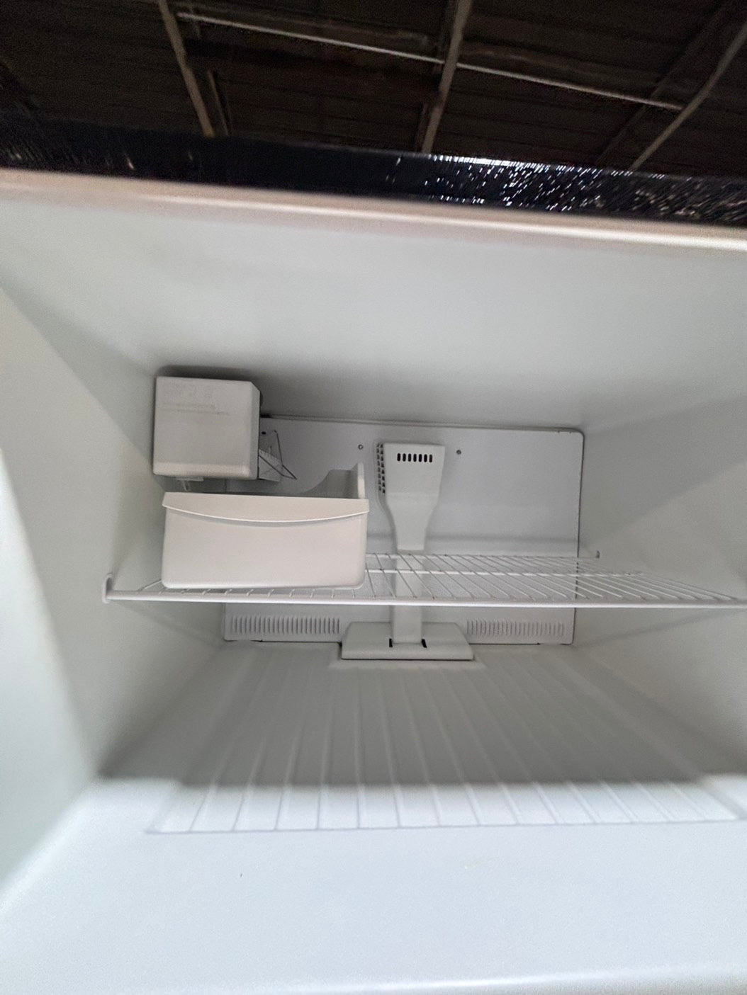 >>whirlpool 33” Top freezer fridge with ice maker ,black  used-refurbished #RRT13QB