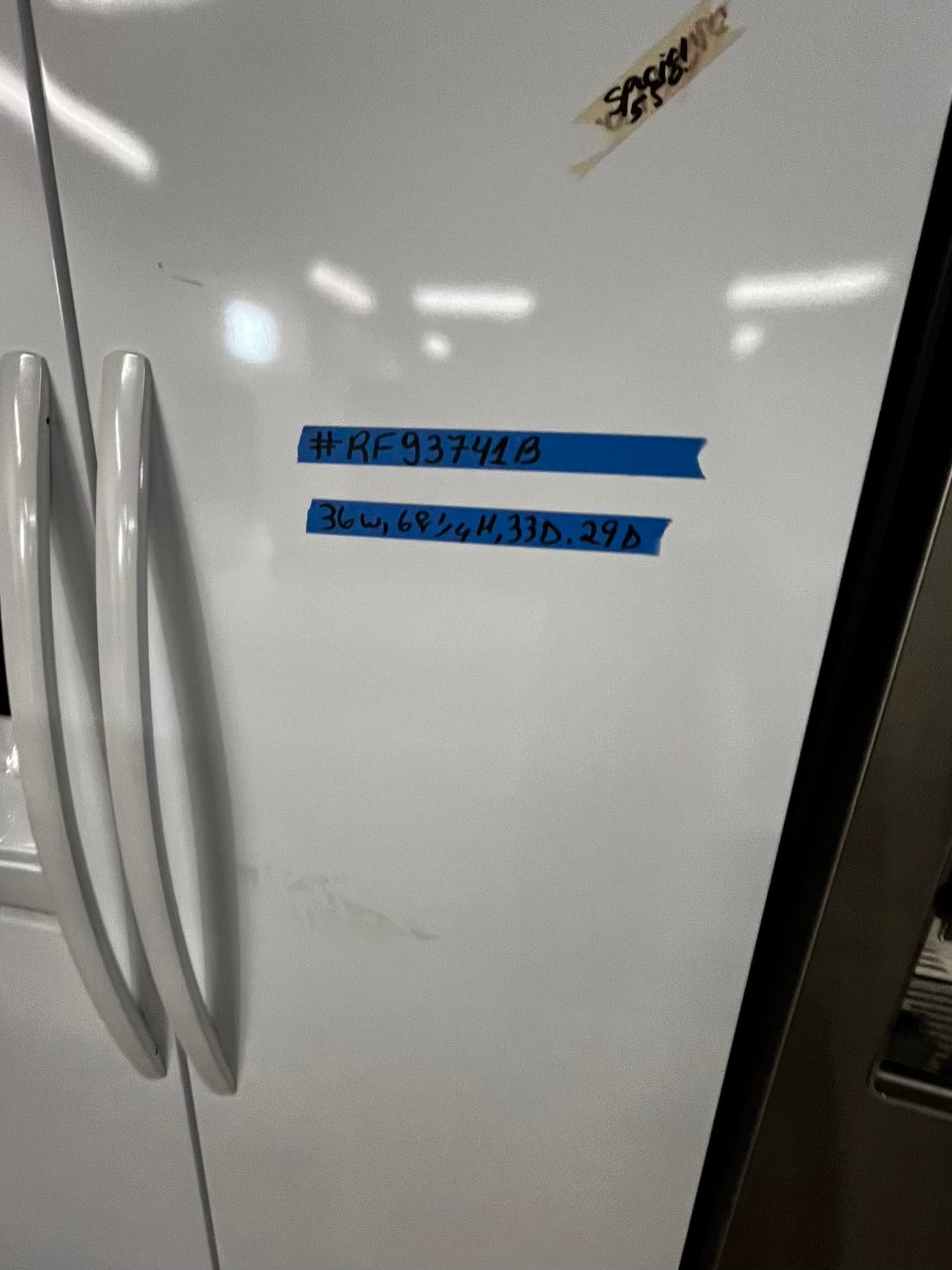 *🎉 Black Friday ⚡️ Frigidaire side by side Refrigerator w/ ice water dispenser  in white gently used - like new 36” #RF93741B