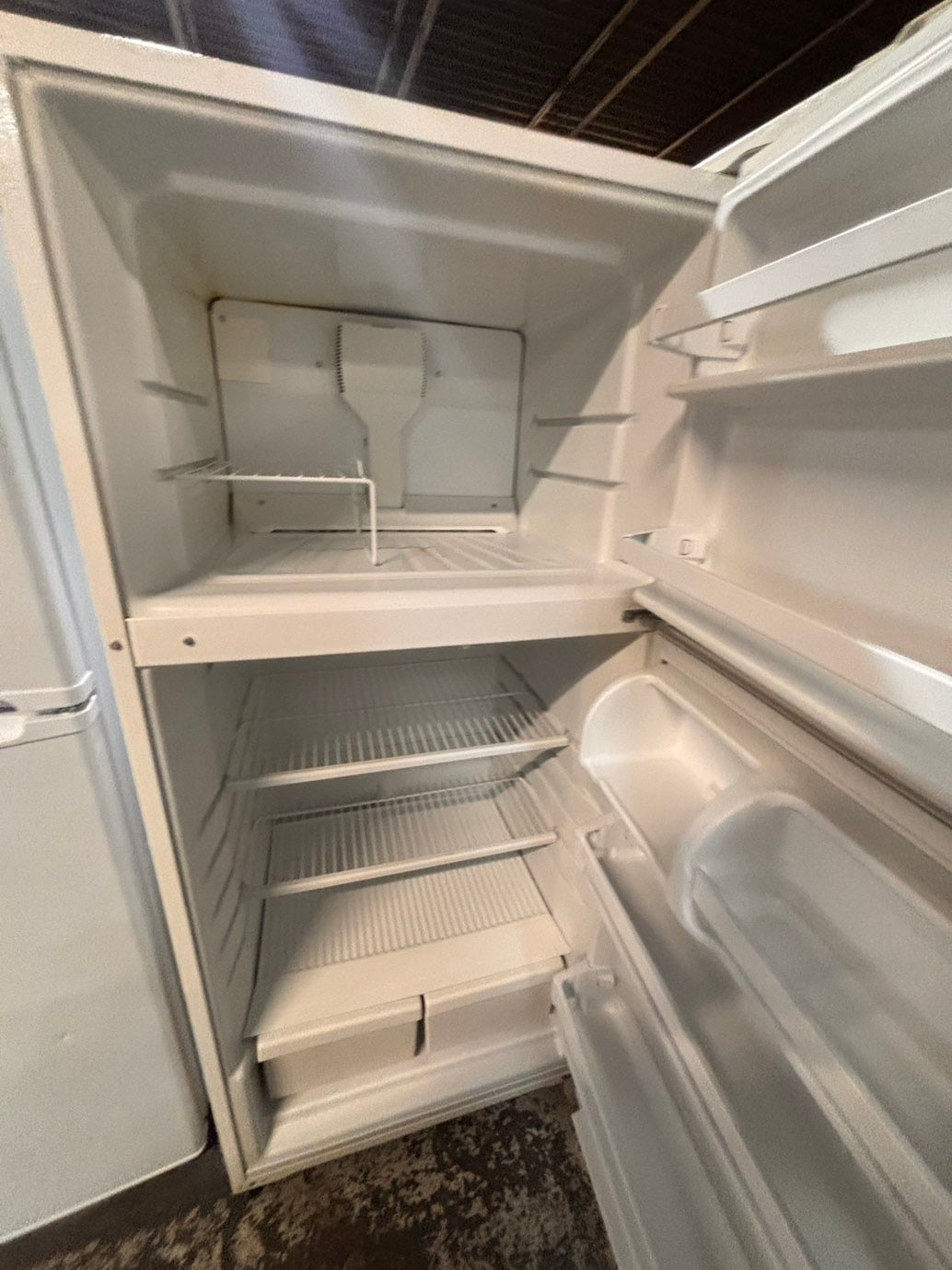>*28”wide x 62h whirlpool top freezer fridge white working 💯 used-refurbished #RWC5YSB