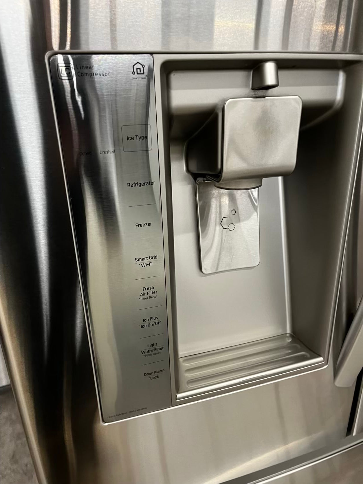 LG French door Refrigerator stainless steel Showcase w/ ice water dispenser 36" #RF53421B