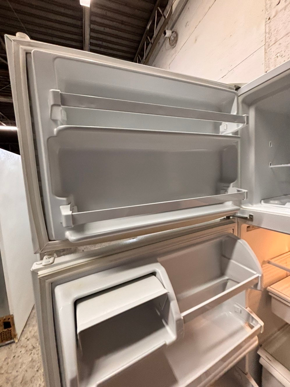 >sale🎈whirlpool  30”18cu.ft -top freezer refrigerator white color   -used refurbished 30” #TFP2RB