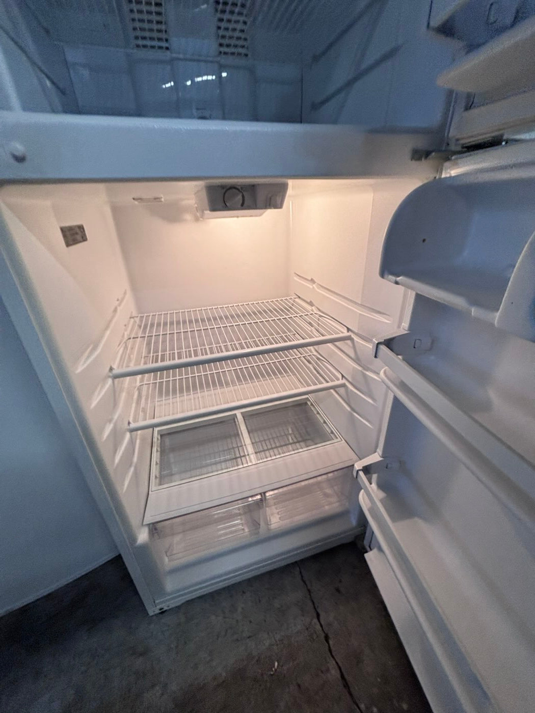 }28”w x 62 1/2h. GE top freezer fridge white working 💯  used-refurbished #FTR12RB