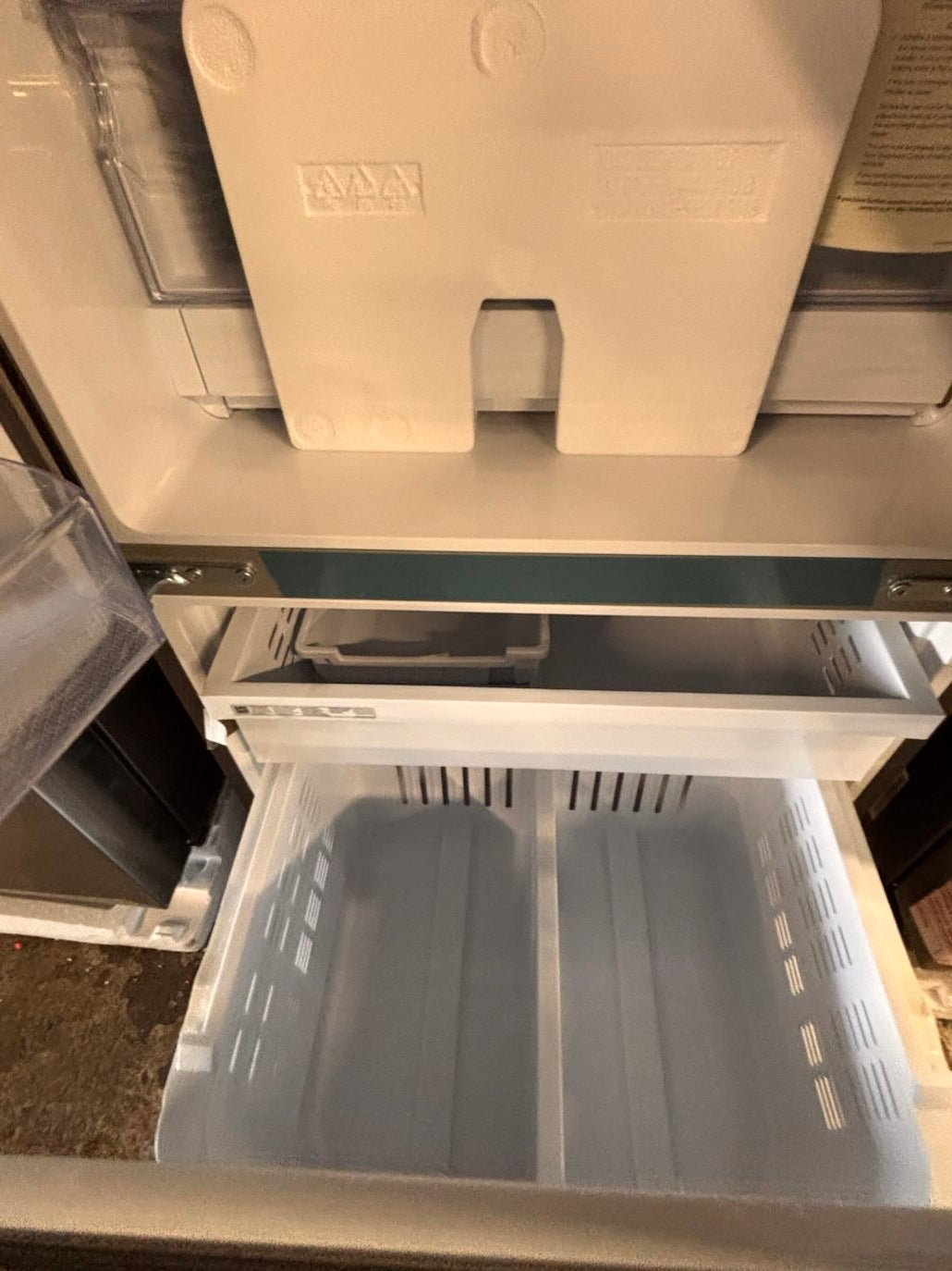 }}Samsung - 30” x 65.1/2 heigth x 30.1/5 depth. 22 cu. ft. 3-Door French Door Refrigerator w ice 🧊 maker inside - Stainless Steel #R22S4TUB