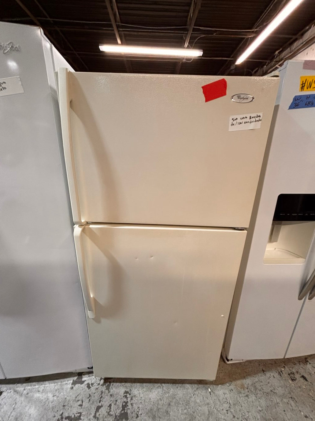 }}clearance 🔥whirlpool off white 30”x 66”heigth x 29depth 18cu.ft top freezer refrigerator (missing 1 leg )          used refurbished working 💯 with warranty #TFBZ76B