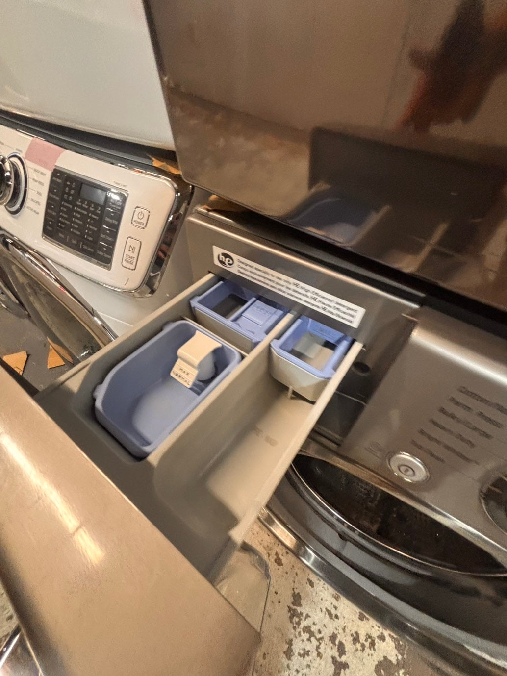 >*Used-great conditions refurbished LG steam washer 4.5cu ft & electric steam dryer 7.5 cu ft large capacity set electric 220v front load stackable or side by side - sensor dry He in silver-gray  #WXU6SET