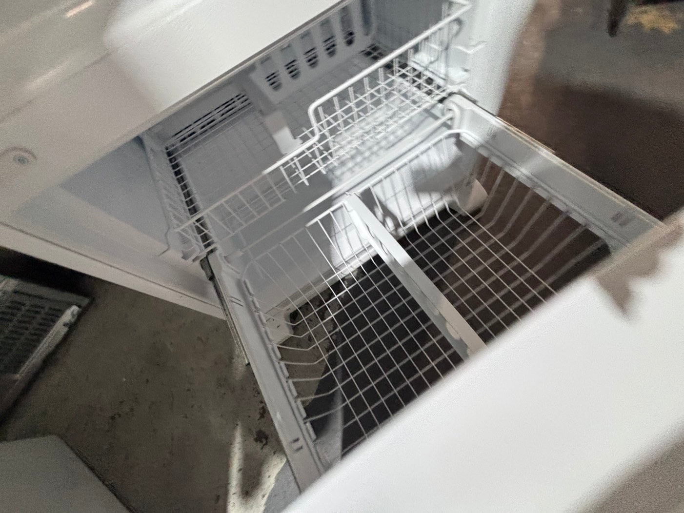 >>whirlpool 33” bottom freezer refrigerator no ice maker white color 33" used-refurbished #RFW9D5B