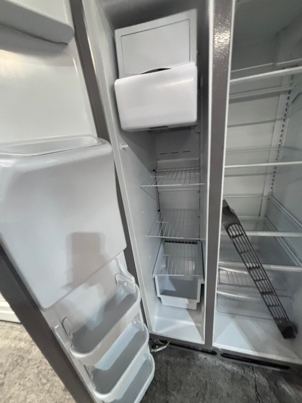>*36”frigidaire side by side Refrigerator and freezer stainless steel w/ice water dispenser 36” #RFFC9LB