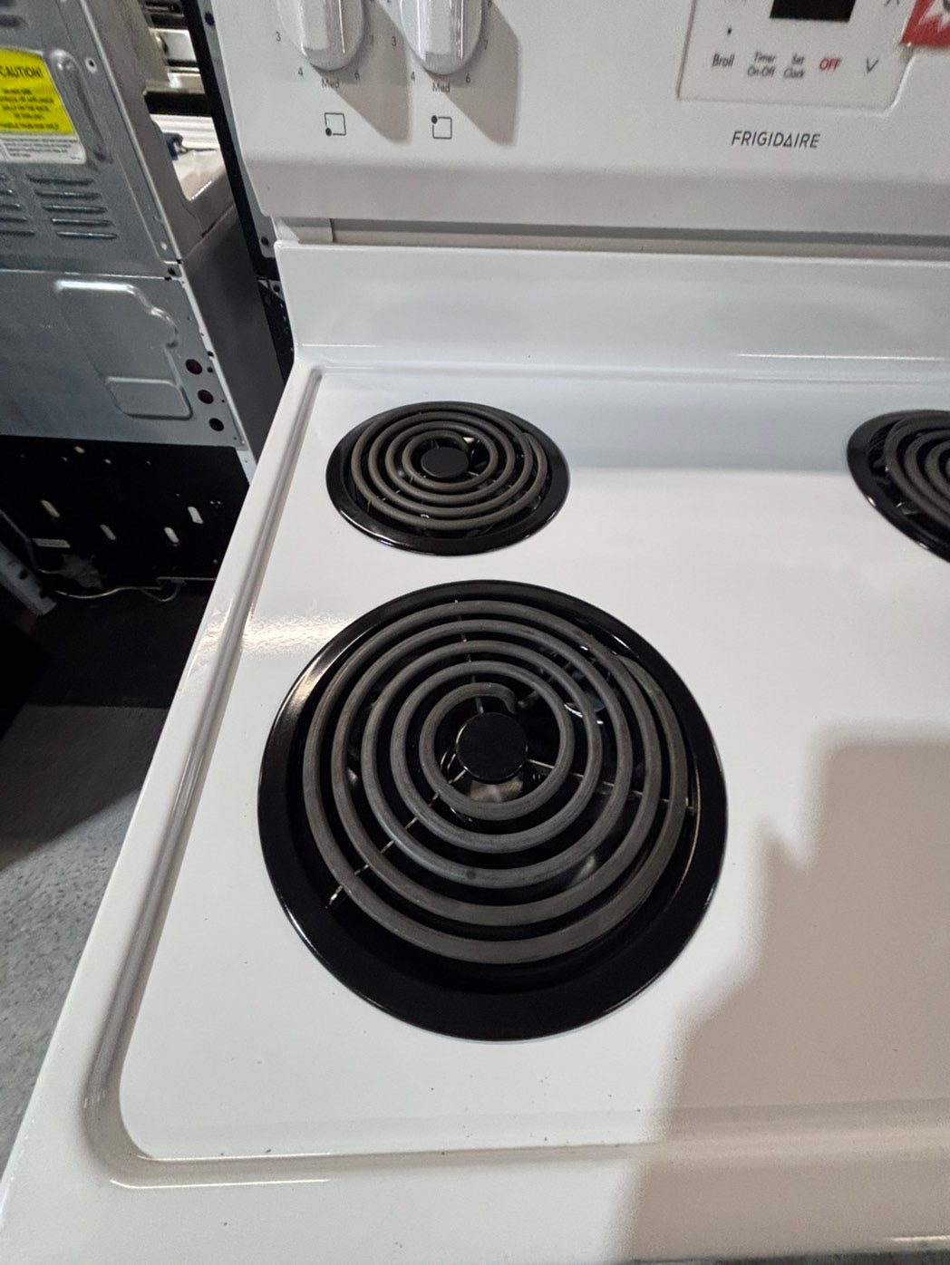 >*frigidaire white electric coil top range coil 220v bake /Broil 4 burner used-Refurbished  great condition 30" #ESF515B