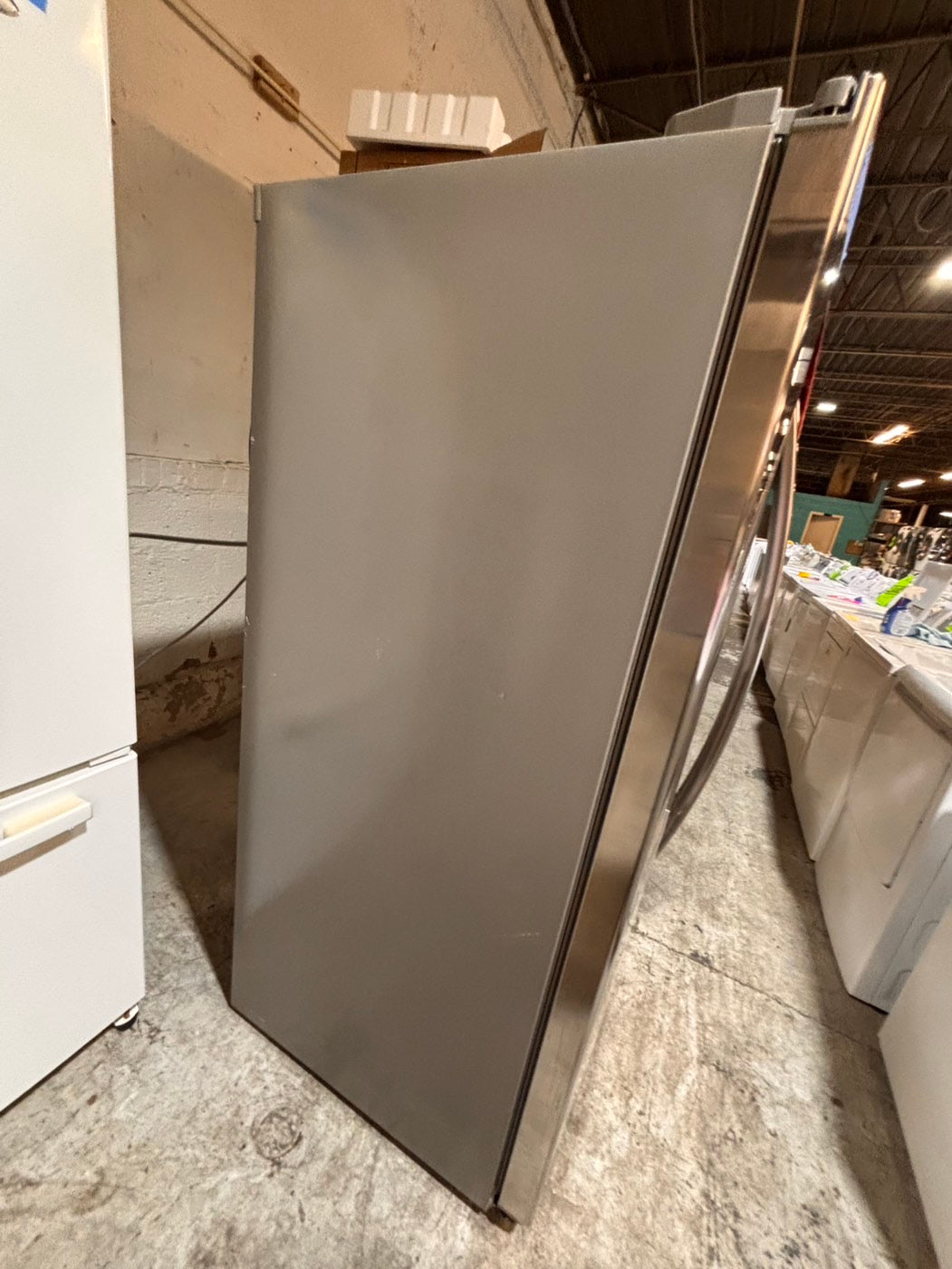 >*SALE🔥🔥LG 33”x 67”h x 29”depth side by side Refrigerator and freezer with ice & water #J1W773B
