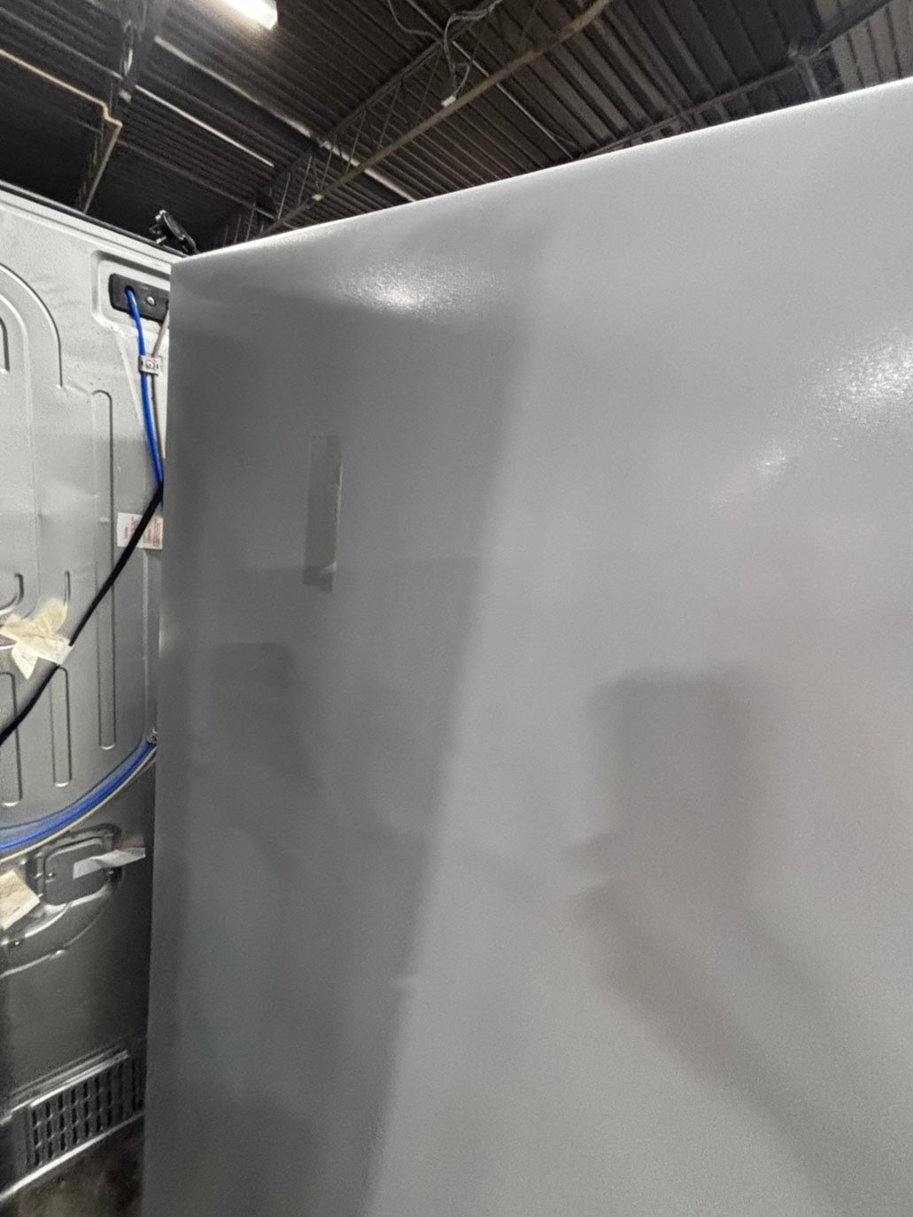 >*whirlpool 33” x65 1/2 height x 29” depth Top freezer fridge   ,white . used-like new , refurbished #RWH191B