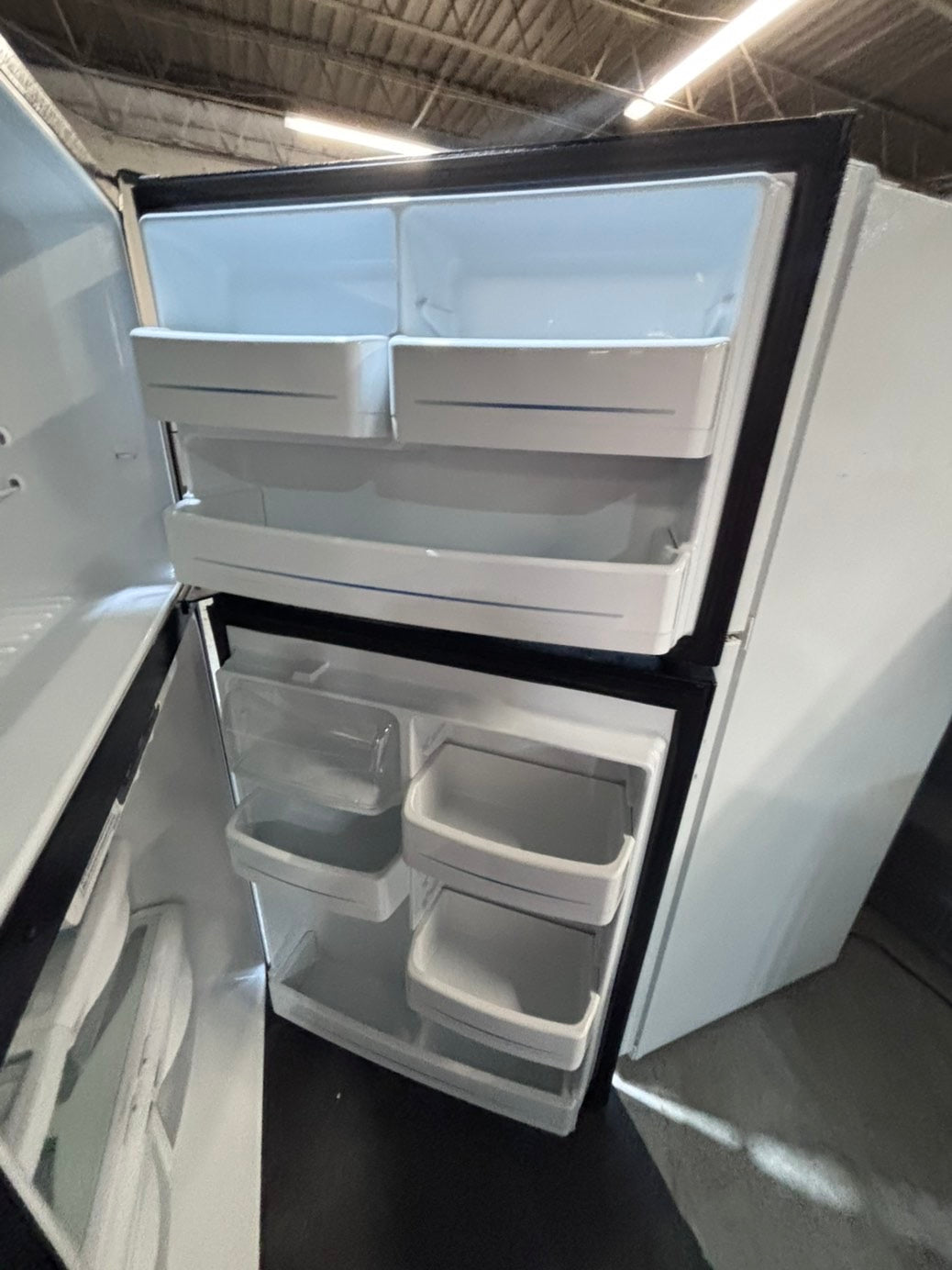 >>GE  33” Top freezer fridge   With ice maker inside ,black  used-refurbished #RG37QB