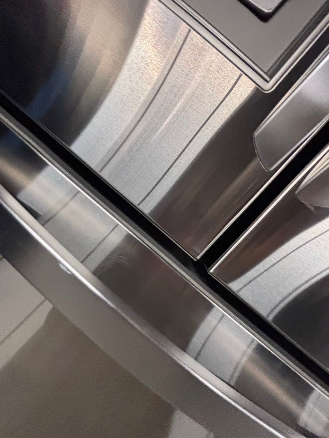 >special 3pc. Combo =LG French door Refrigerator counter depth  w/ ice water dispenser 36",gas stove 5 burners & new the range microwave all same brand  #ARF31B3PC