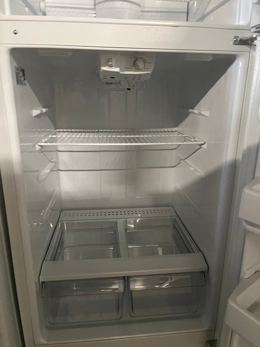 = Hot point  28”top freezer fridge off white used-refurbished #RFHP289B