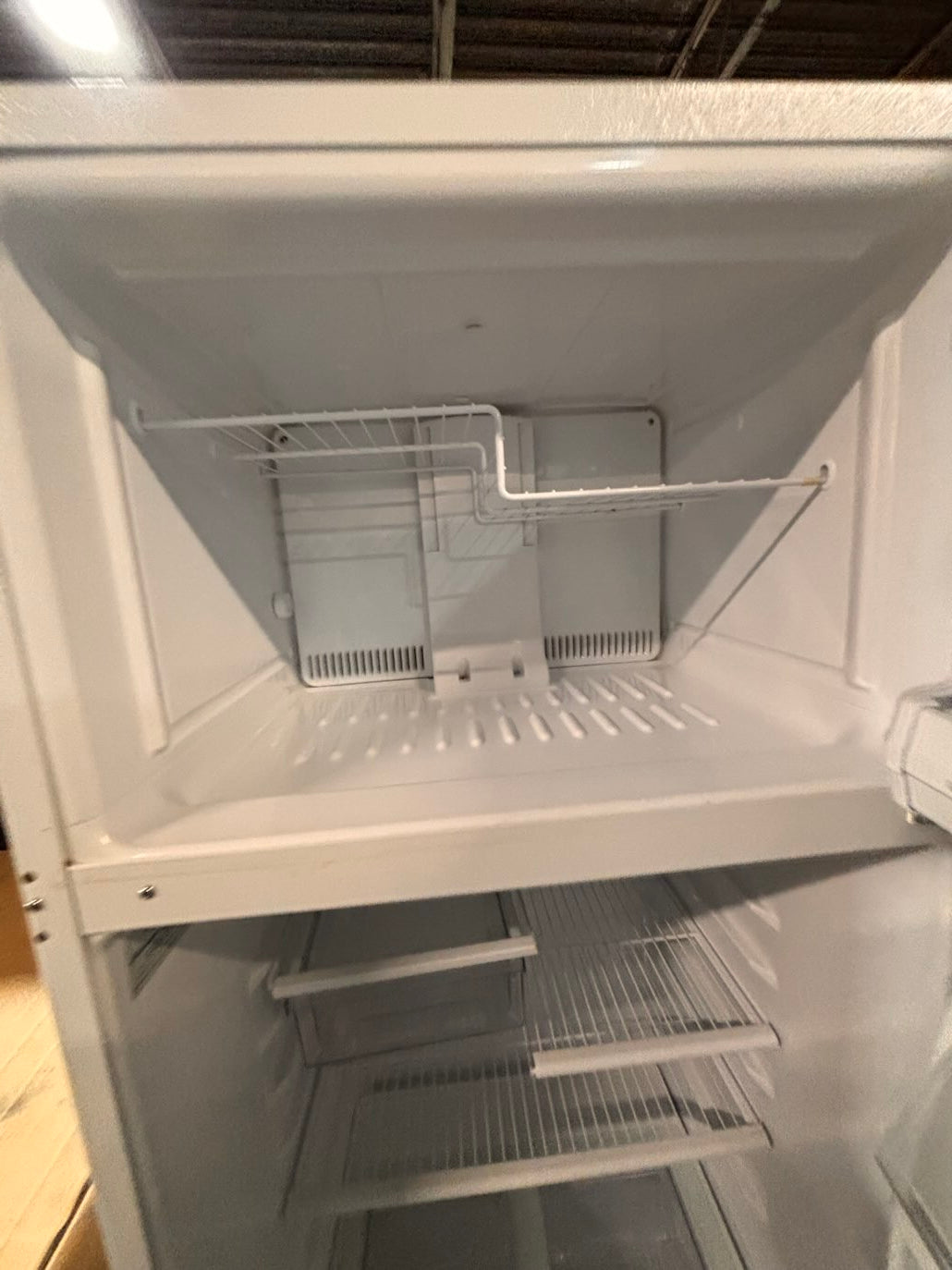 }}28”w x 68 1/2h. Whirlpool  top freezer fridge white color   working 💯  used-refurbished #FWGETSRB
