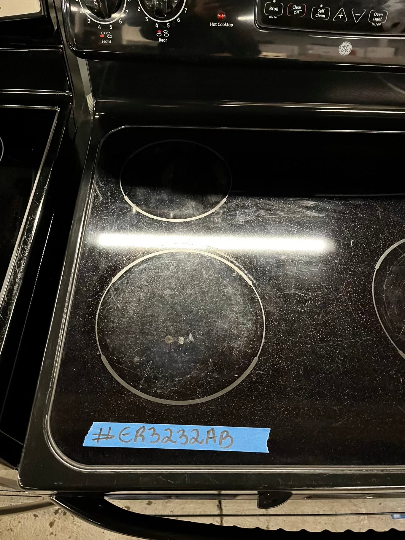 • GE glass top electric range 220v 4 burner Refurbished in black bake Broil hi/lo self clean  30" #ER3232AB