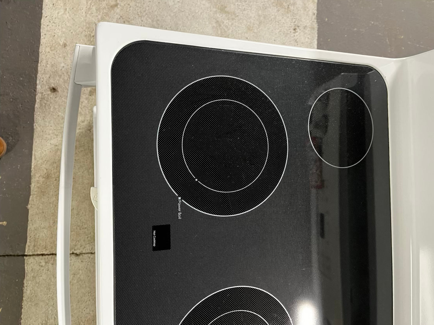 GE glass top electric range 220v 4 burner Refurbished bake Broil hi/lo self clean in white 30" #ER1PG49B