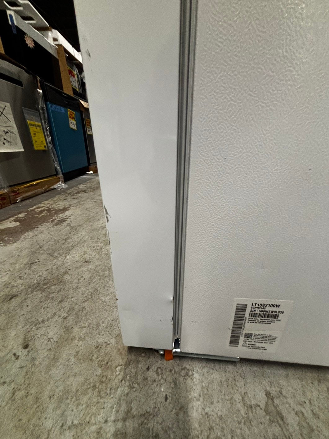 >new scratch and dent -Open box 📦.  This 28 inch freestanding top freezer refrigerator has a generous 18 cu. ft. of space, perfect for storing groceries. The Multi-Air Flow system maintains ideal humidity and temperature levels, keeping your food #RFG18B