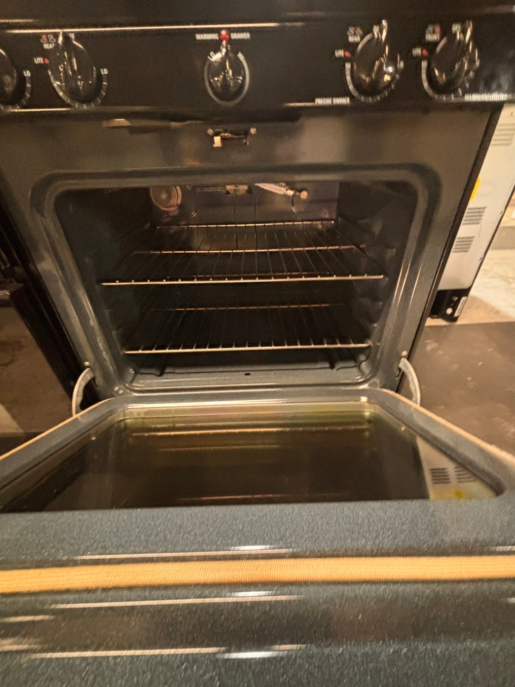 >*GE  gas range 4 burner bake broil Hi/Lo self clean in black used-Refurbished 30” #G9WBYB