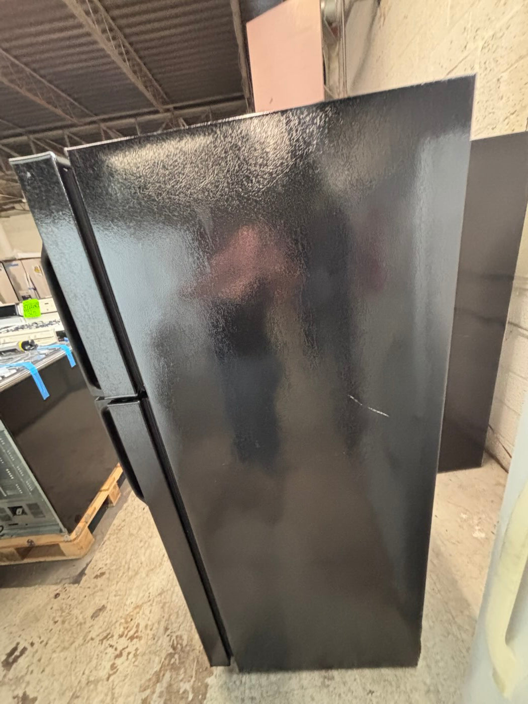 }28”w x 68 1/2h.GE   top freezer fridge  ,black  working 💯  used-refurbished #FT21SRB