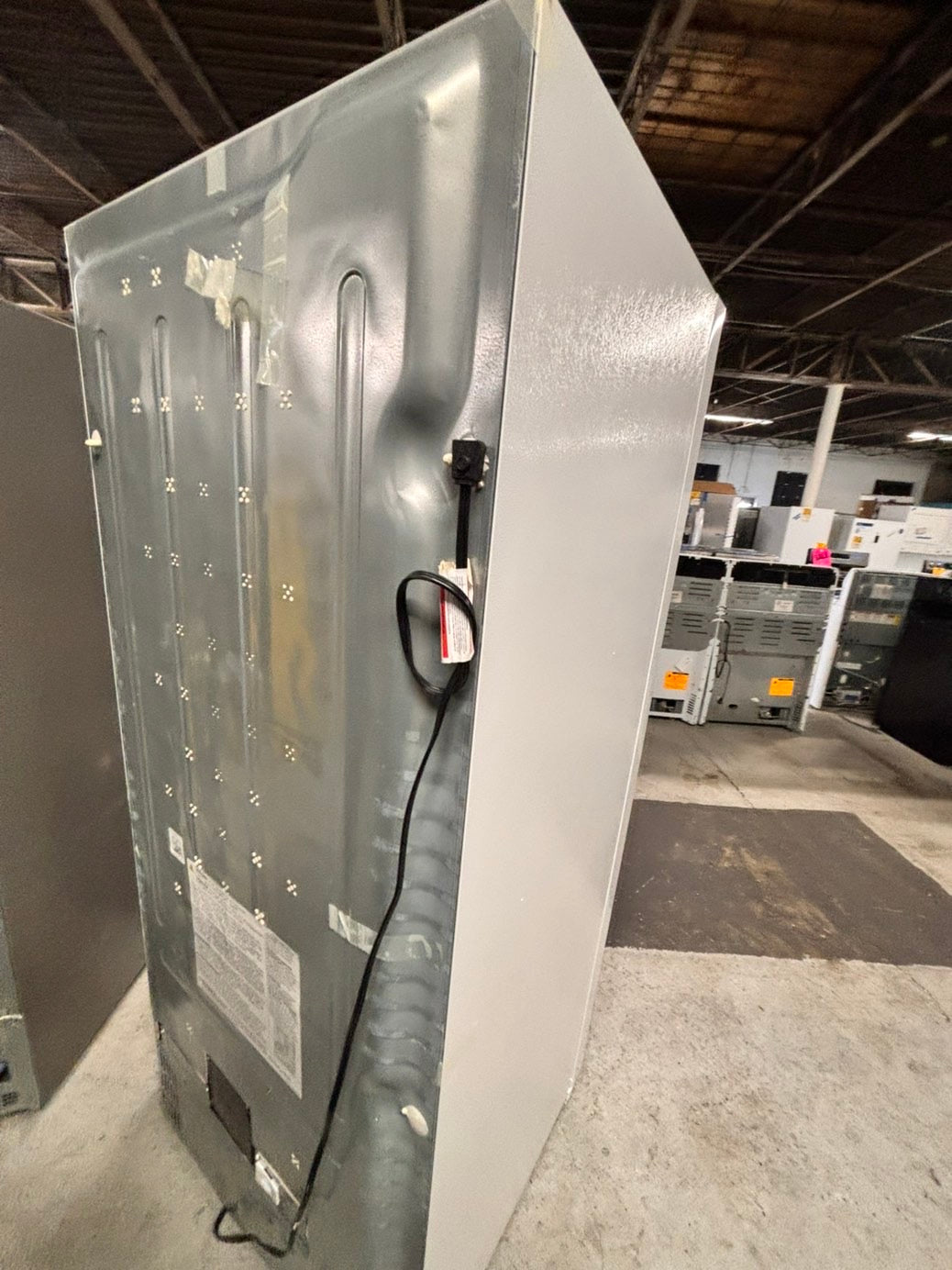Open box 📦 costumer return 33’”in. 20 cu. ft. Garage Ready Freezer in White with Temperature Alarm and Auto-Close Door, ENERGY STAR #FZR25PBB