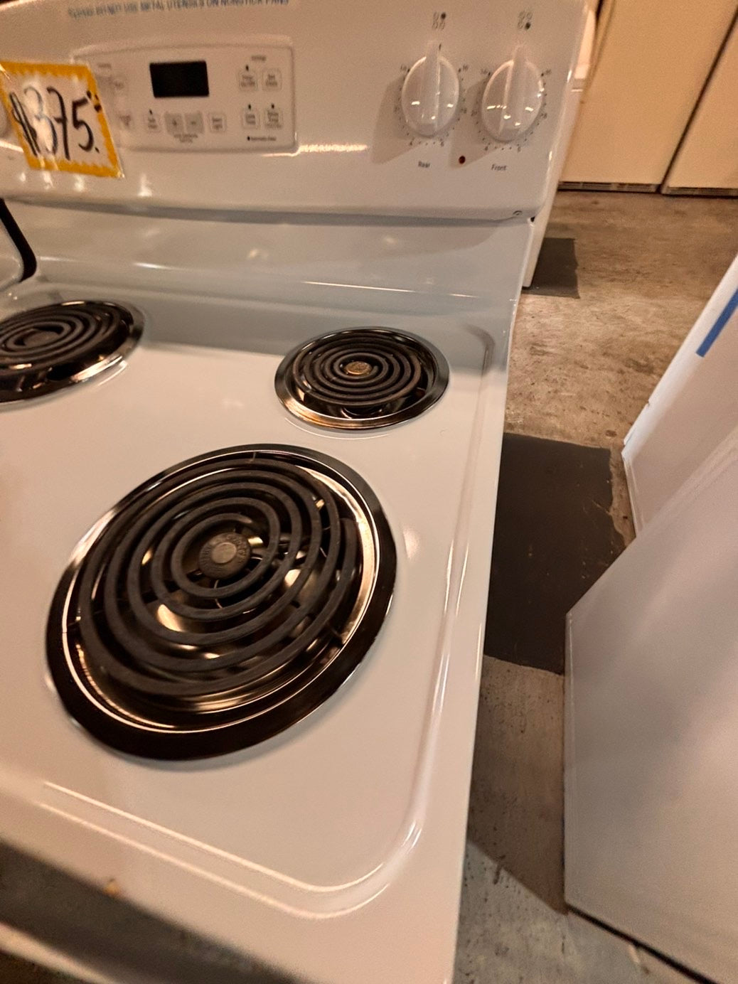 <> GE like new white electric coil top range coil 220v bake /Broil 4 burner used-Refurbished  great condition 30" #EG124B