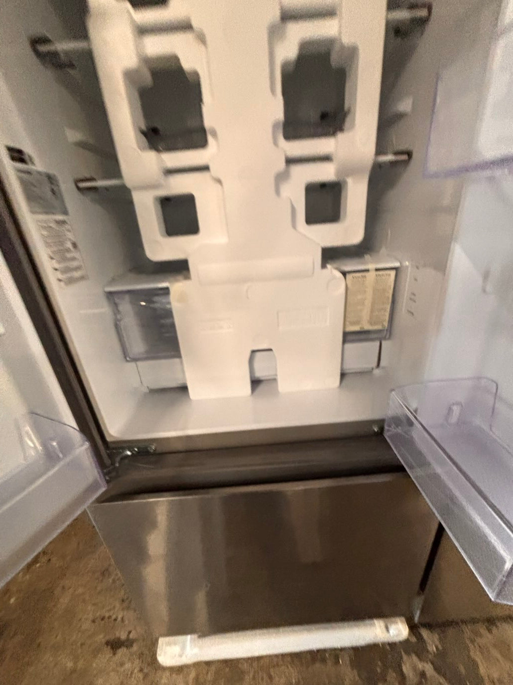 }}Samsung - 30” x 65.1/2 heigth x 30.1/5 depth. 22 cu. ft. 3-Door French Door Refrigerator w ice 🧊 maker inside - Stainless Steel #R22T5TPB