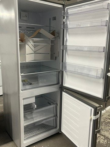 🎁🎄Holiday sale‼️Open Box 📦 Bloomberg Bottom freezer  Refrigerator stainless steel w/ice maker Item number #RF65VB