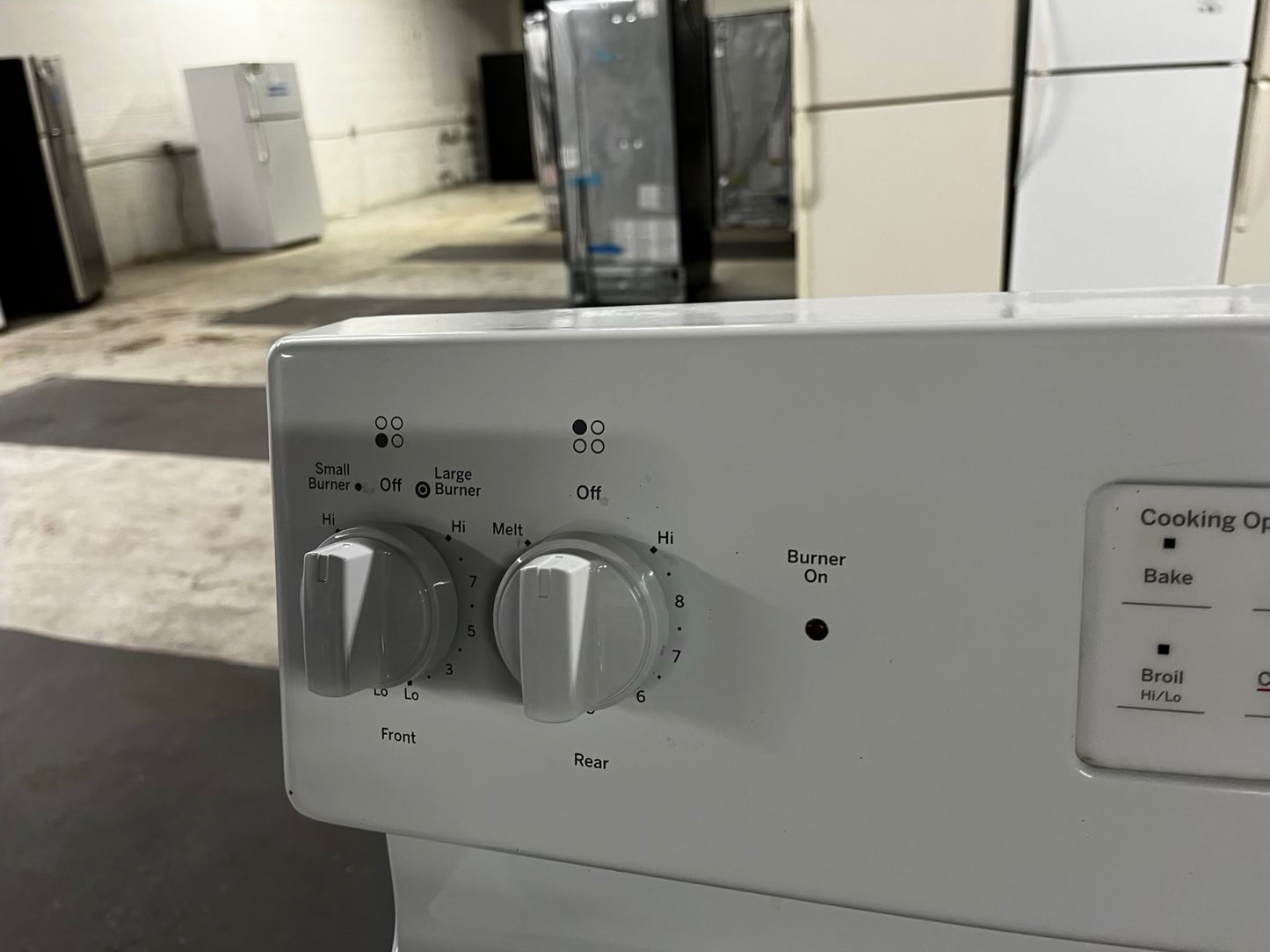 GE glass top electric range 220v 4 burner Refurbished bake Broil hi/lo self clean in white 30" #ER1PG49B