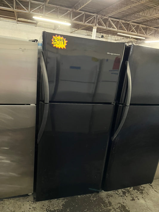 Frigidaire 21cu.ft -top freezer refrigerator black  used refurbished 30” #RFF34AM