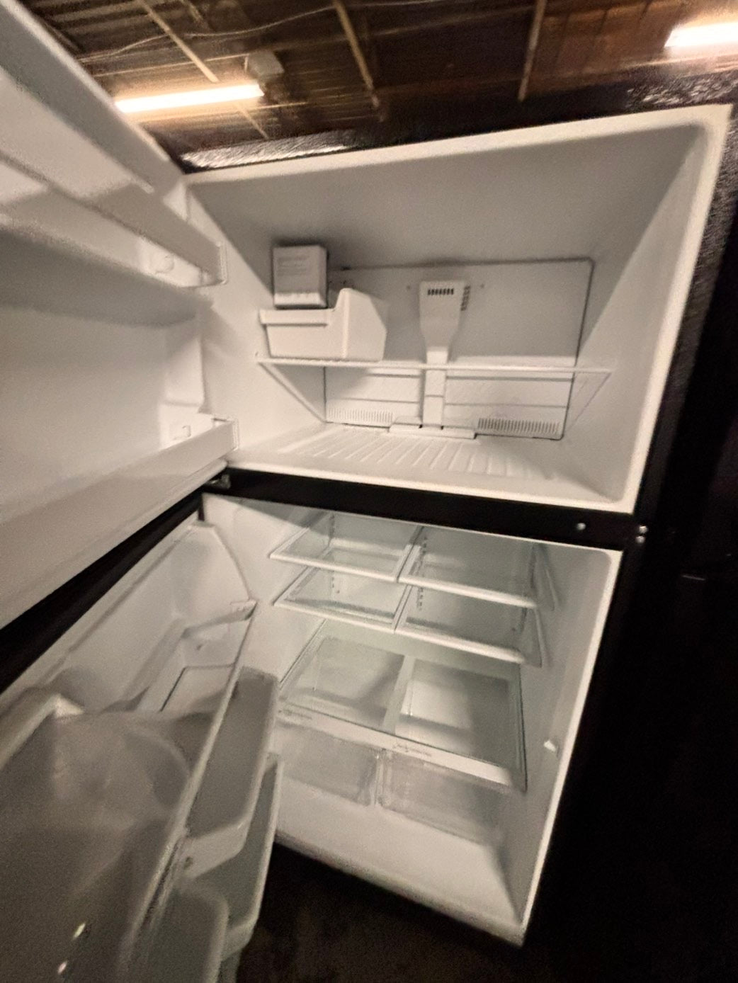 >Special🎈Whirlpool 33” Top freezer fridge with ice maker inside in black  color               used-refurbished #RFW513B