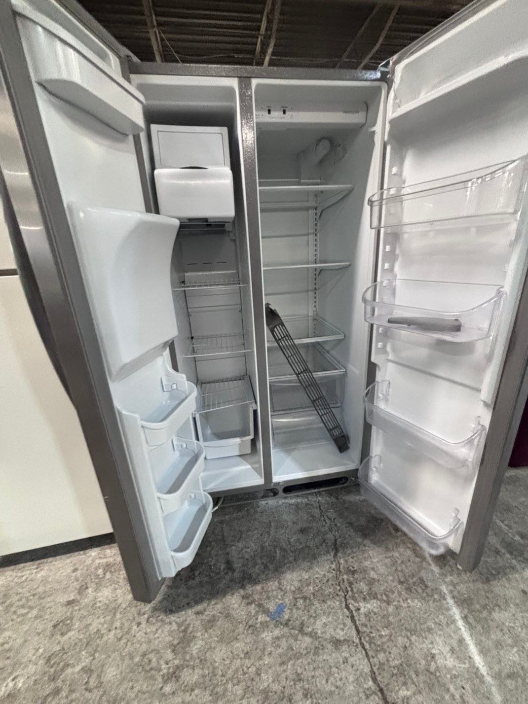 >*36”frigidaire side by side Refrigerator and freezer stainless steel w/ice water dispenser 36” #RFFC9LB